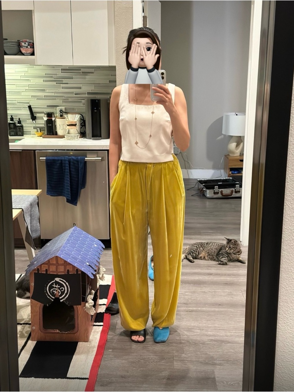 Céline- Elegant High-Waist Wide-Leg Velvet Pants in Mustard Yellow.Authentic